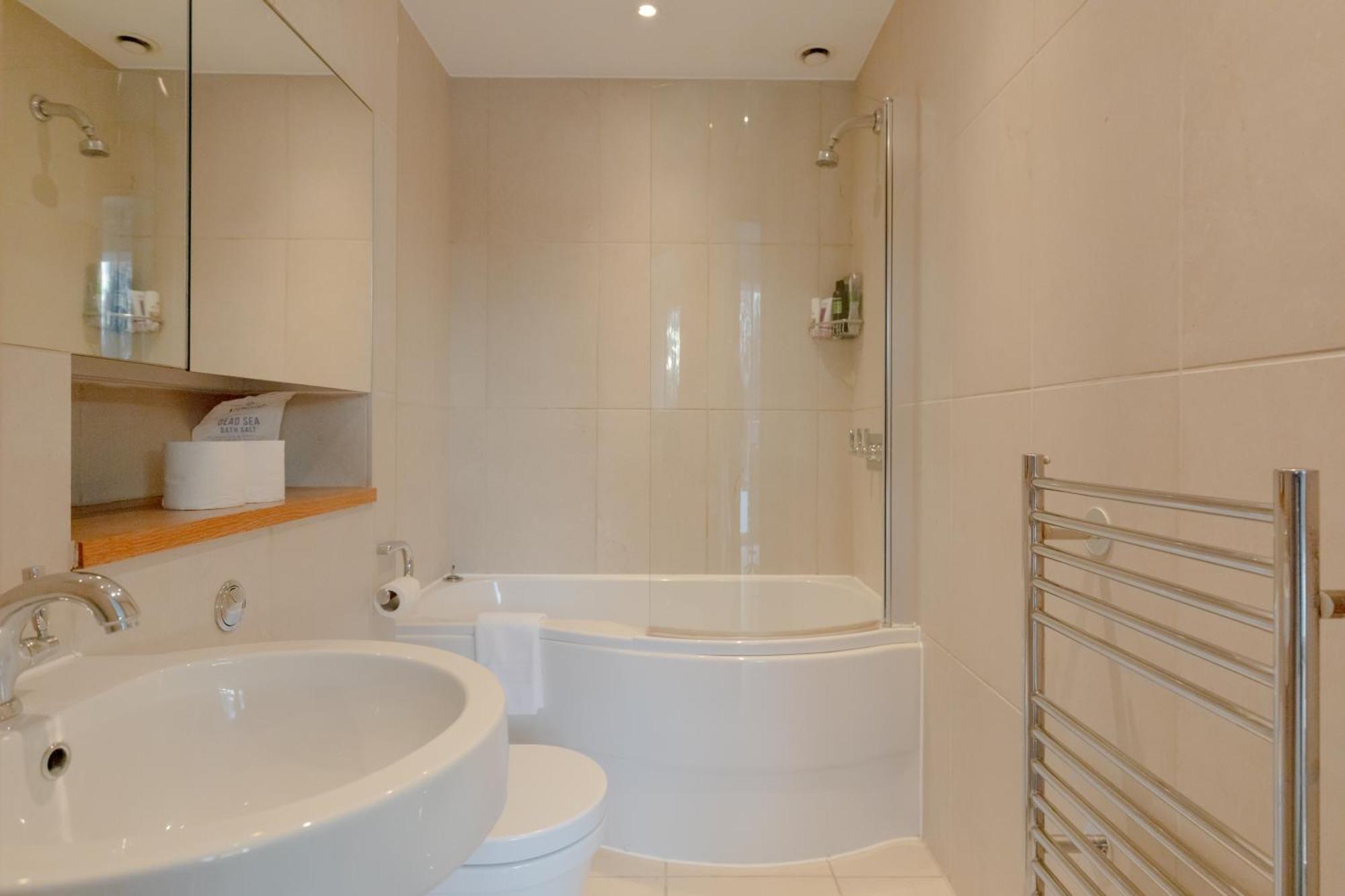 Appartement Minimal With Views Over Battersea Park *